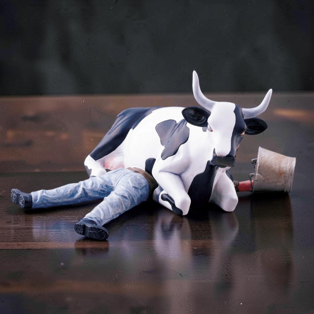 Колекційна статуетка CowParade «Sitting on Mant» корова з гумором, Size M, 16×5×11 см
