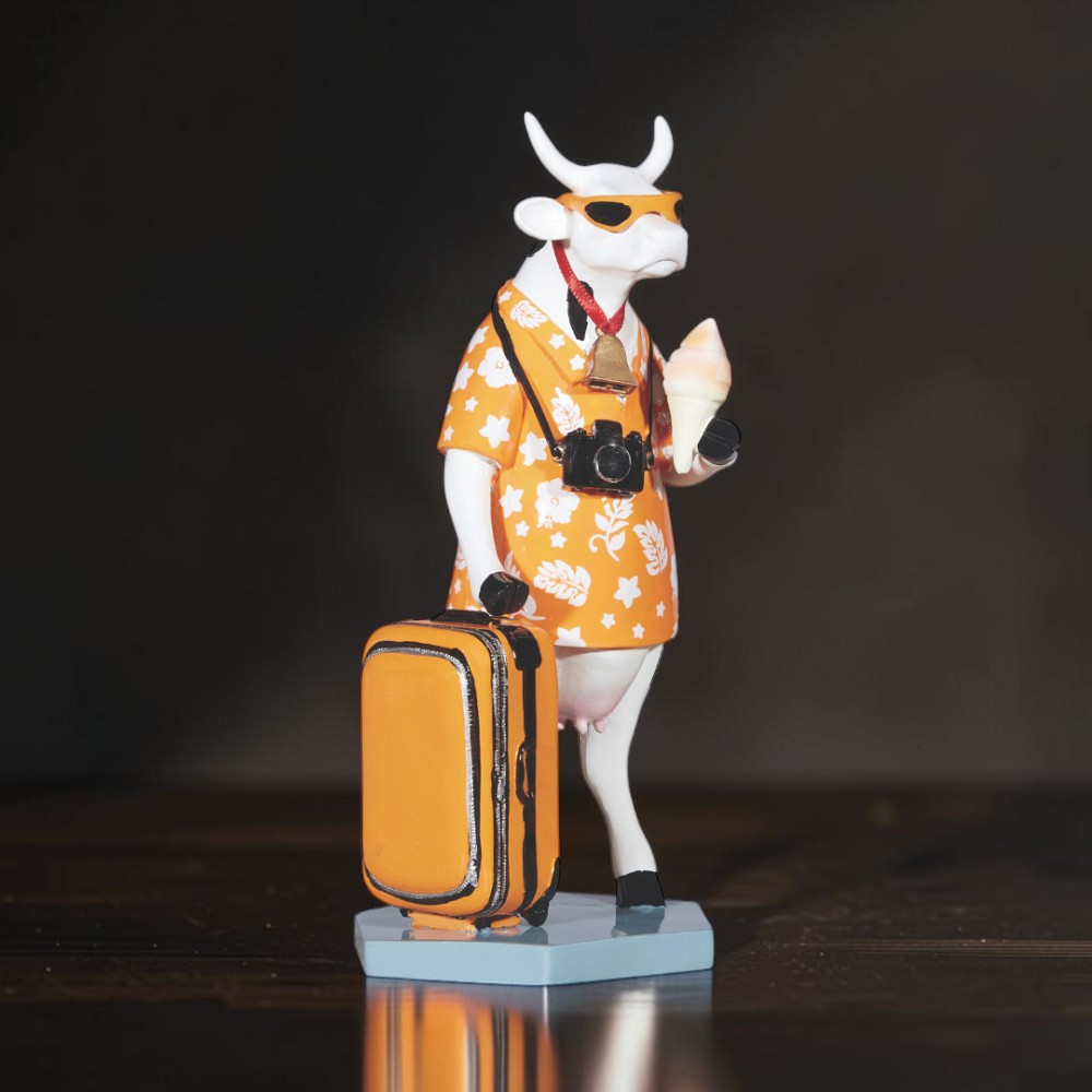 Колекційна статуетка CowParade «Vacation» корова-мандрівниця з валізою, Size M
